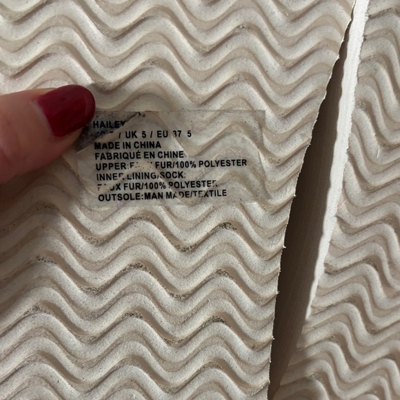 Cozy Cream Fleece Slippers - Picture 7 of 7